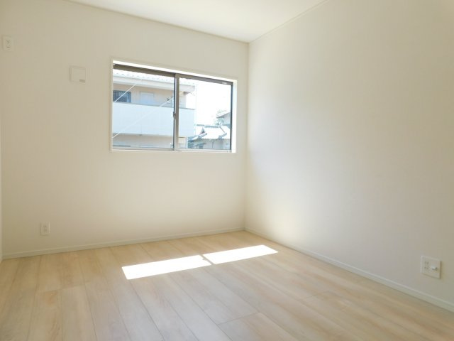 稲沢市平和町西光坊大門北の新築一戸建の洋室|◇洋室◇　　南面で明るい洋室６．０帖　全居室収納完備♪