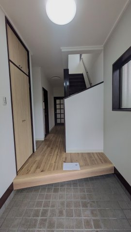 川口町ハウスの玄関