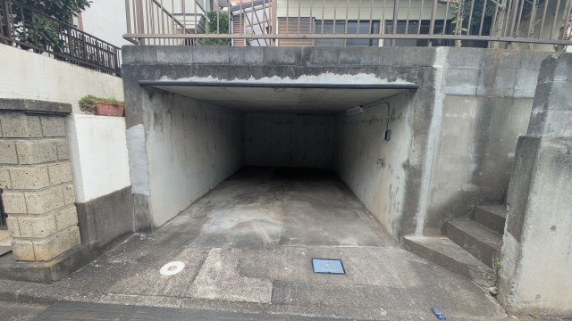 川口町ハウスの駐車場