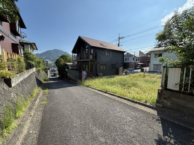 売土地　長楽寺1丁目の前面道路含む現地写真