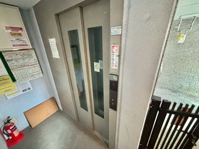 WITH ROSE元町のエントランス