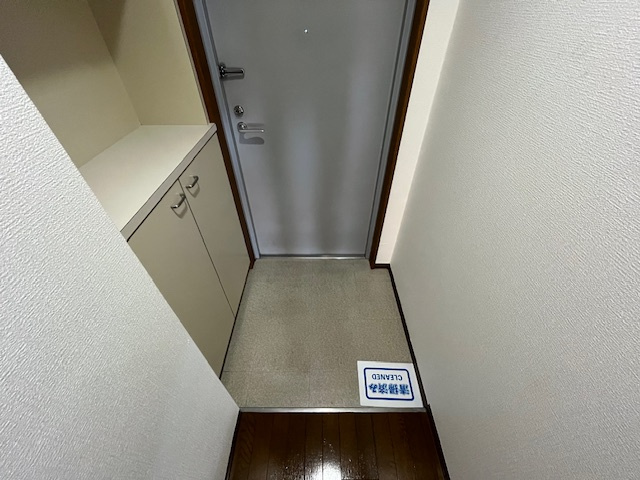 レジデンス赤阪の玄関