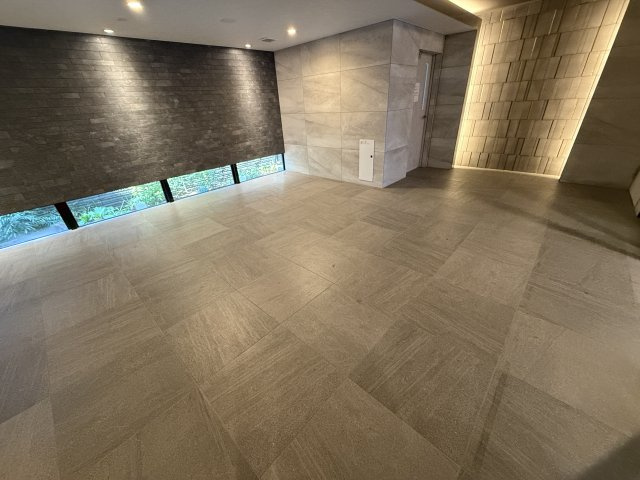 プレサンス　ＤＯＭＥＣＩＴＹ　コレーレ　仲介手数料無料のロビー