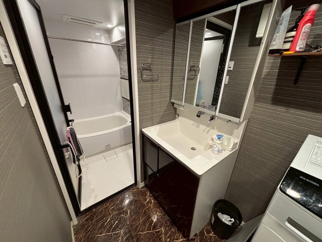 【独立洗面台】 | ライオンズマンション高円寺第2 | 朝の身支度には欠かせない洗面化粧台は独立型で機能も充実です♪