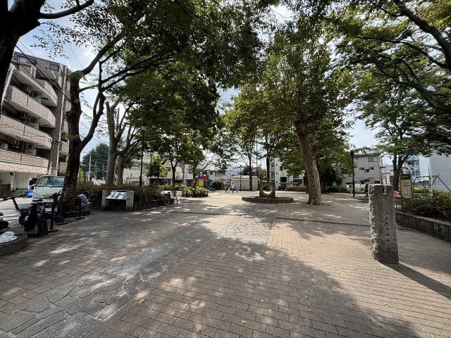 【その他】 | ライオンズマンション高円寺第2 | 南向きの建物目の前は、高円寺中央公園です。この立地でこの環境は、弊社担当者もお勧めです♪