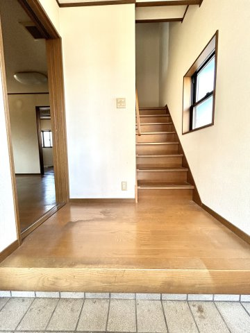 中古住宅　粟野東1丁目の玄関