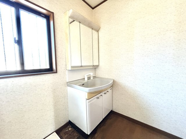 中古住宅　粟野東1丁目の独立洗面台
