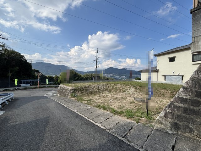 売土地　　　相田３丁目の前面道路含む現地写真