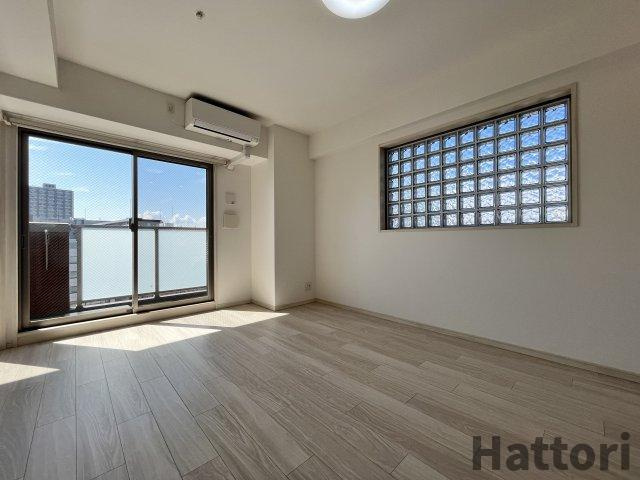 ORSUS新大阪（旧プレジオ新大阪ROUGE）の居間・リビング