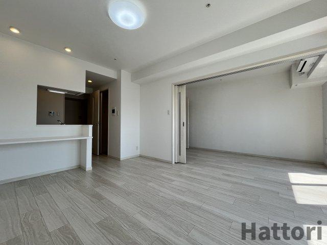 ORSUS新大阪（旧プレジオ新大阪ROUGE）の居間・リビング