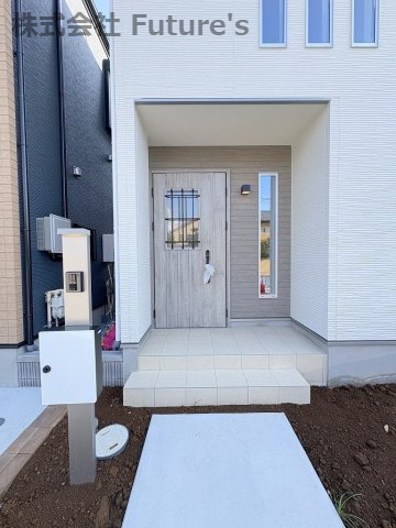 三郷市高州1丁目　新築戸建　全2棟　1号棟のエントランス|玄関アプローチ