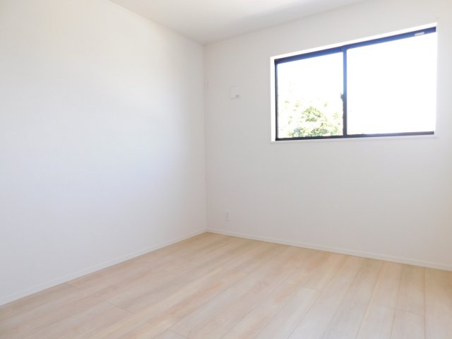 稲沢市平和町西光坊大門北の新築一戸建の洋室|◇洋室◇　　２面採光で明るい洋室６．０帖　全居室収納完備♪
