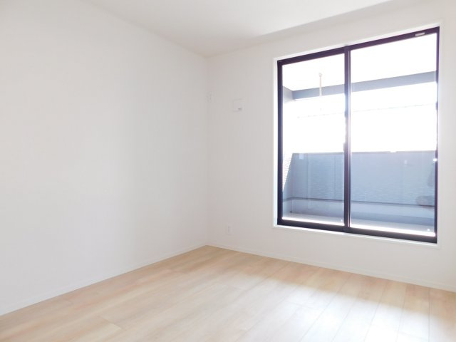 稲沢市平和町西光坊大門北の新築一戸建の洋室|◇洋室◇　　南面含む２面採光で明るい洋室６．０帖　ＷＩＣ完備♪