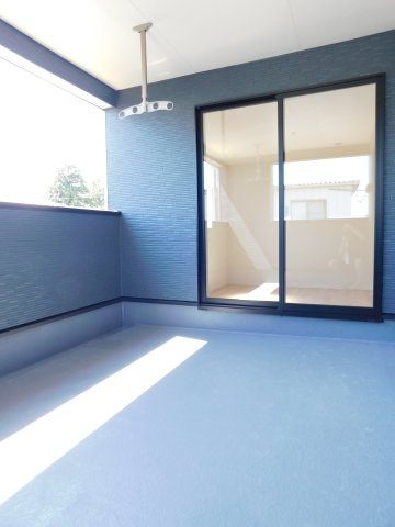 稲沢市平和町西光坊大門北の新築一戸建のバルコニー|◇インナーバルコニー◇　　２部屋から利用可能なインナーバルコニー♪