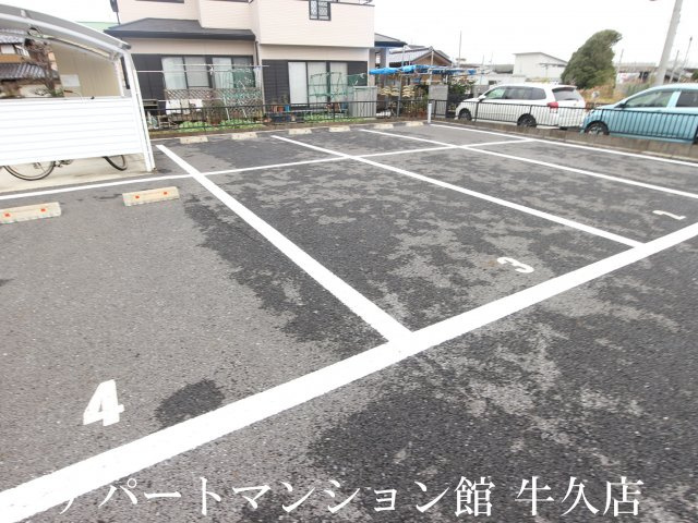 DOMANIの駐車場