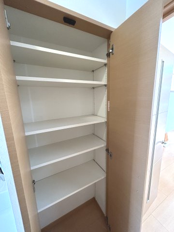 ソーグラスの収納|廊下に収納があります