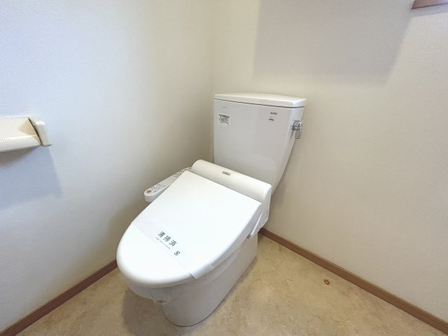 ソーグラスのトイレ|トイレは温水洗浄便座付き