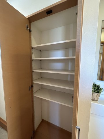 ソーグラスの収納|玄関横に収納があります