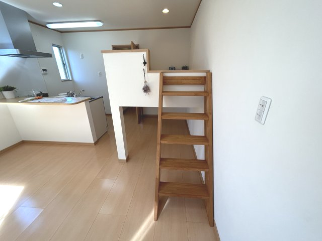 ソーグラスの収納|ロフトはこの階段で上がります