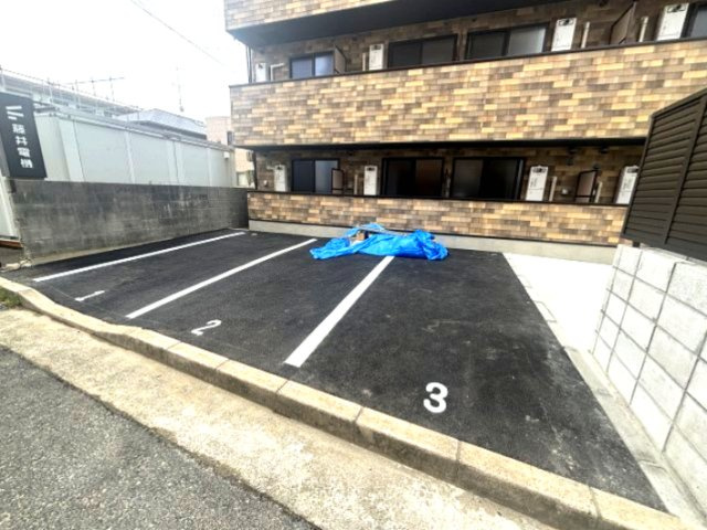 BASE青木の駐車場