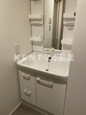 【洗面所】 | ｅｃｕｍｅ川崎 | 明るい洗面所です