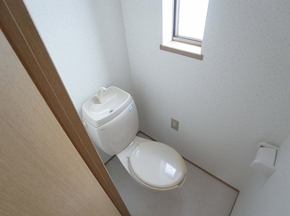 【トイレ】 | 窓付換気良好のトイレ