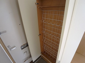 【玄関】 | 玄関には靴箱も有ります