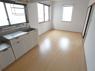 【居間・リビング】 | 明るく広々として非常に美麗なダイニング