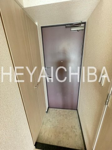 シュールフローレの玄関