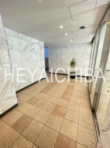 シュールフローレのロビー