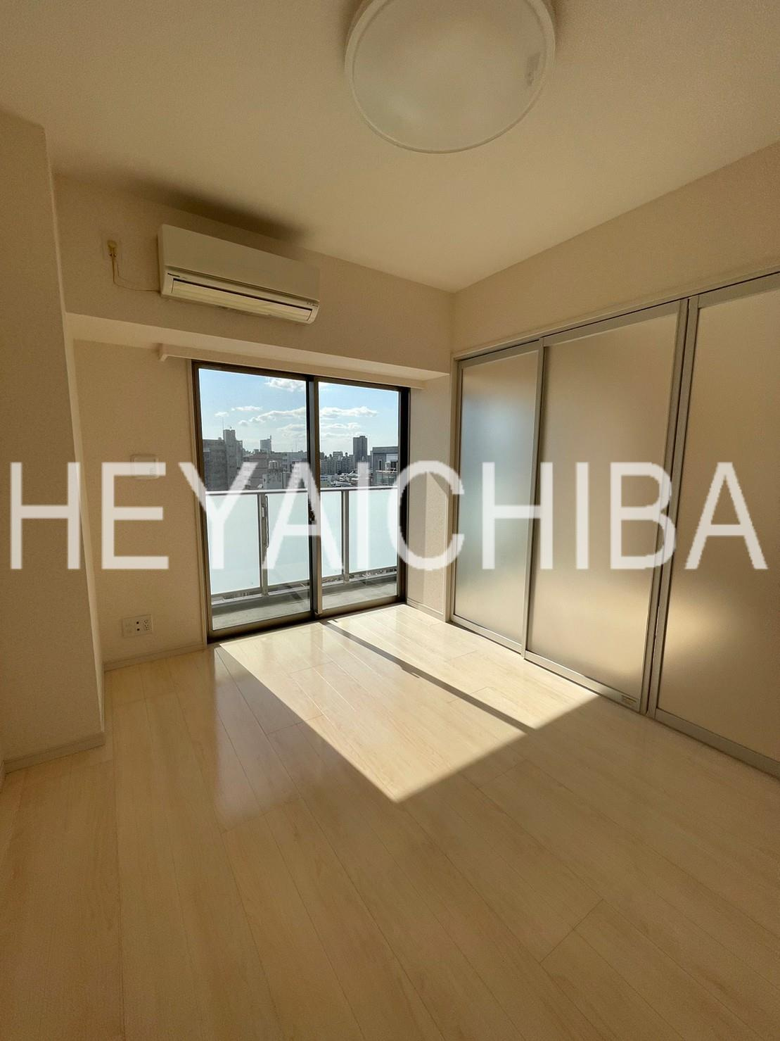 シュールフローレの寝室