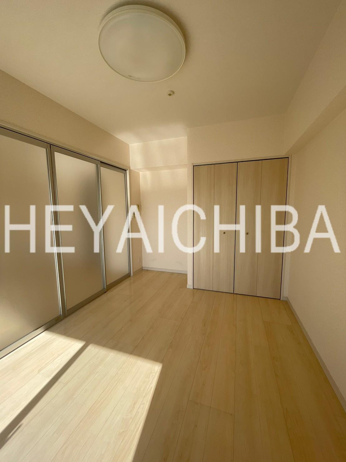 シュールフローレの寝室