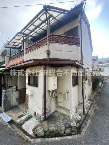 六万寺町3丁目中古テラスハウスの外観|弊社は中古戸建のご紹介、その後のリフォームのご提案、
賃貸物件のご紹介、すべてご対応可能です。
お客様にあったプランをご提案致します。
まずはお問合せ下さいませ。