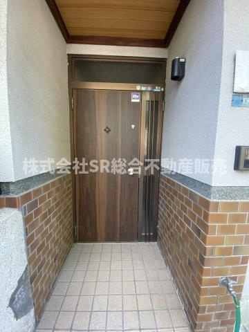 六万寺町3丁目中古テラスハウスの玄関|現在50000円、利回りが10％で賃貸中です。