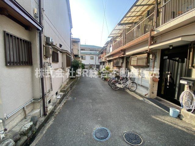 六万寺町3丁目中古テラスハウスの前面道路含む現地写真|住環境が良く、万が一退去されても新しく借主様が見つかりやすいです！