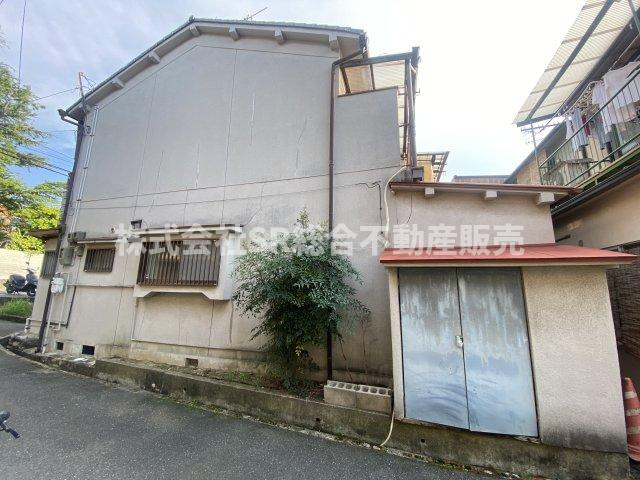 六万寺町3丁目中古テラスハウスの外観|リフォームや住宅ローン・東大阪市の不動産の事なら弊社にお任せ下さいませ！
各地域の特徴・グルメ・裏道やその他、細かい情報等も熟知した
東大阪市出身のスタッフが新生活を送るお客様をサポート致します！