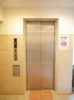 【その他共用部分】 | 勿論エレベーターが備え付けられています。