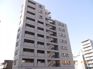 【外観】 | ２路線利用可能な「王子」駅より徒歩６分のマンションです。