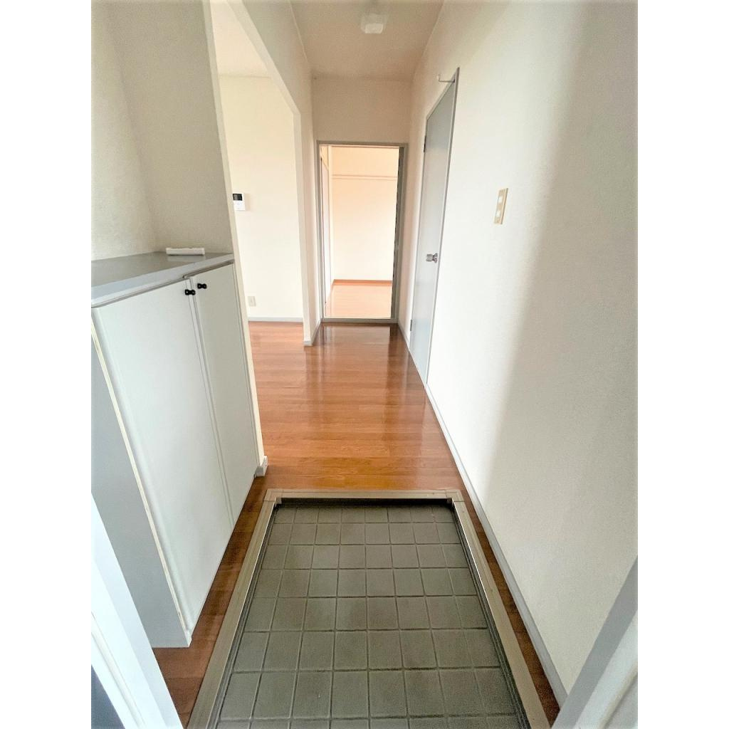 サンビレッジアヴェニューCの玄関|※写真は202のもの