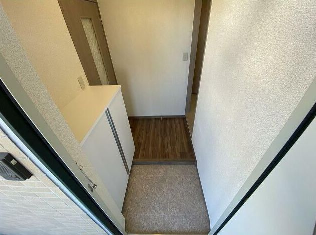 ポポラーレ壱番館の玄関