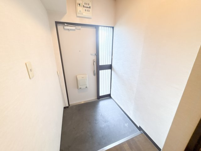 ネオハイツ富雄の玄関