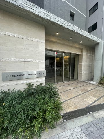 大阪市西区立売堀４丁目の賃貸マンションのエントランス