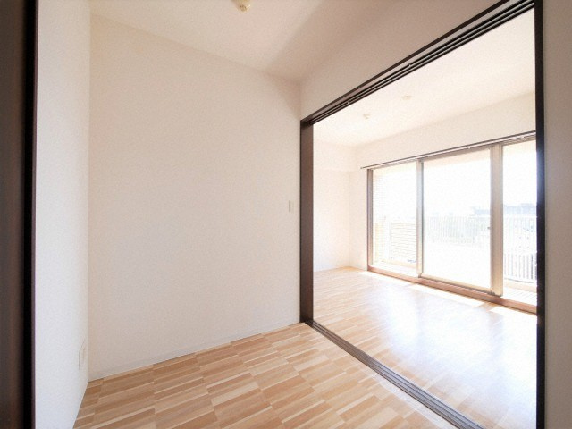 アーバンフラッツ西中島の洋室