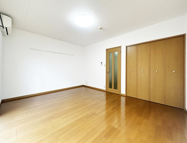 ファミール西町の居間・リビング