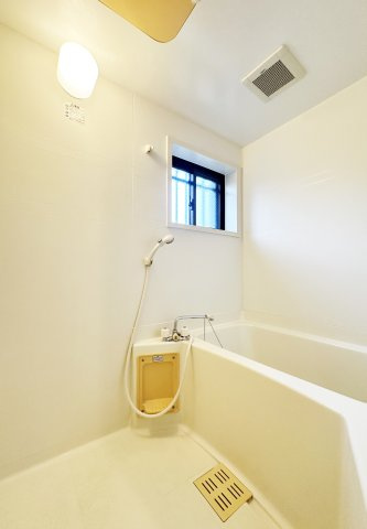 ファミール西町の浴室