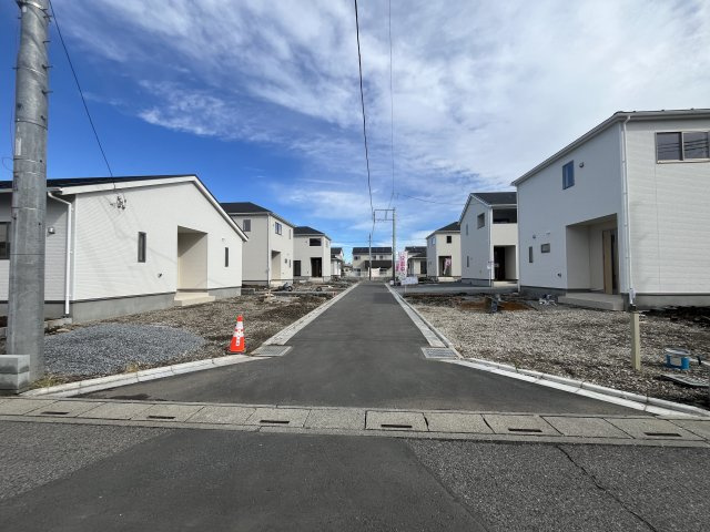 【前面道路含む現地写真】 | 上里町嘉美第4   クレイドルガーデン　新築戸建　全8棟　2号棟