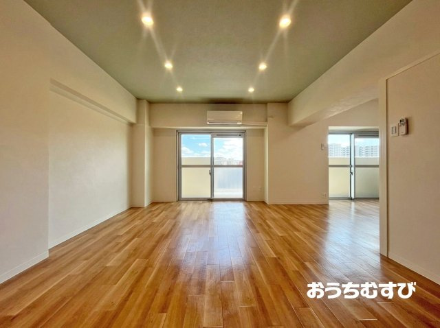 守山区森孝西住宅1号棟 8階の居間・リビング