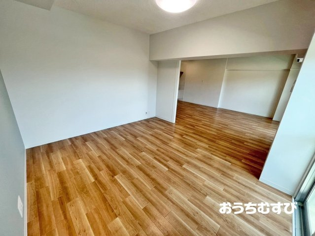 守山区森孝西住宅1号棟 8階の居間・リビング