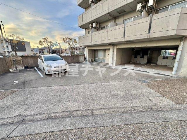 S-FORT神宮南の駐車場