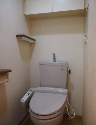 【トイレ】 | ルーブル野方弐番館 | 温水洗浄便座完備。